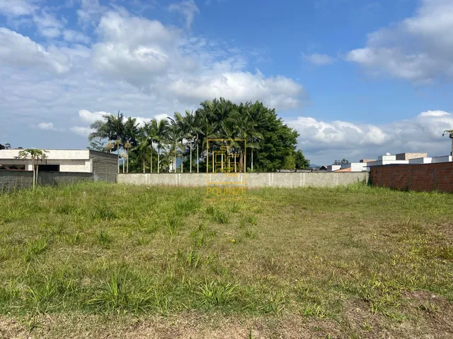 Imagem: Terreno amplo no Centro de Rodeio
