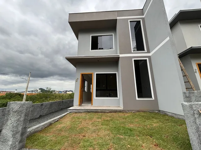 Imagem: Sobrado com 2 Suítes e Amplo Terreno no