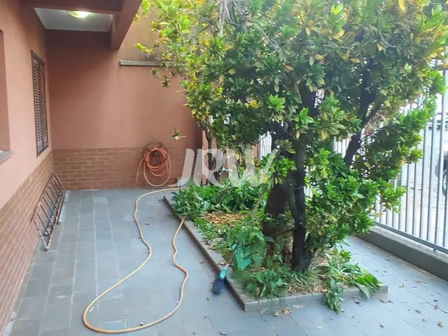 Imagem: A casa possui 4 Dormitórios, 1 Suíte, 4 Banheiros, 5
