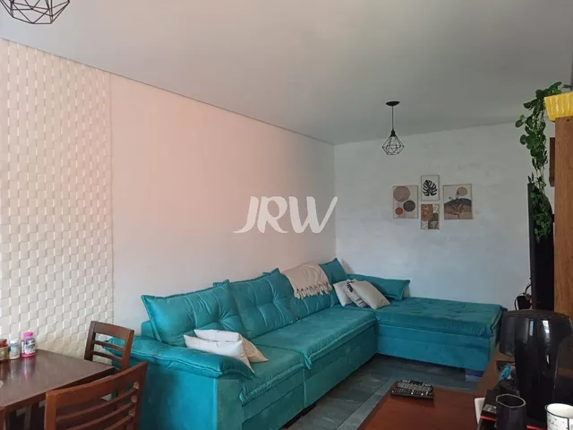 Imagem: A casa possui 4 Dormitórios, 2 Banheiros, 2 Vagas na