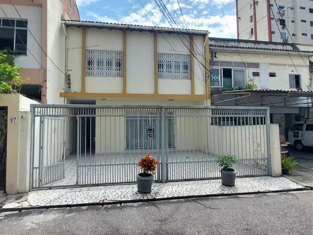 Imagem: Casa em alameda com portaria com 4/4 s/