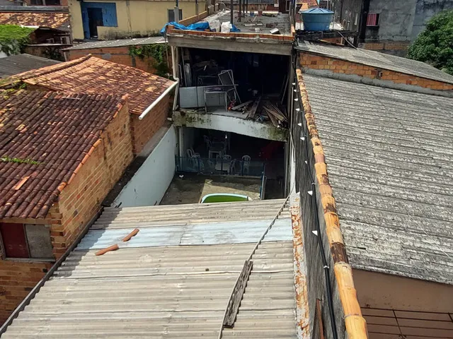 Imagem 2: INVESTIDOR - 2 Prédios Comerciais de 3 pavimentos com 6 kitnets piscina e salões livres