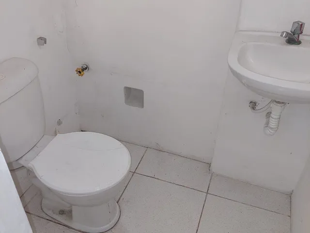 Imagem 7: Sala Comercial com 35 mts com divisória tipo sala de espera no centro comercial