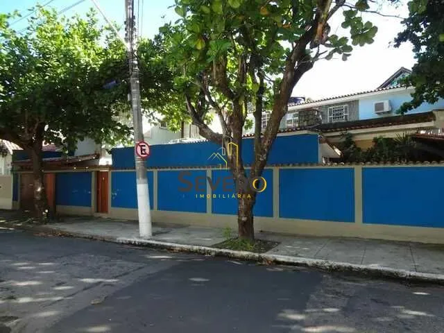 Imagem: A casa possui 5 Dormitórios, 5 Banheiros, 1 Vaga na