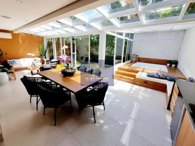 Imagem: A casa em condomínio possui 3 Dormitórios, 3 Suítes, 5
