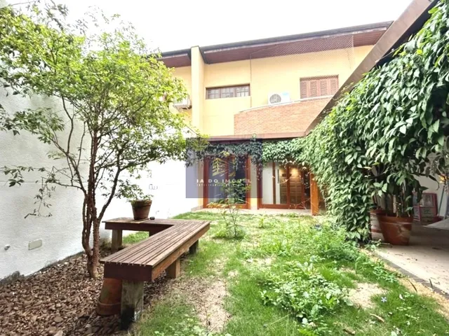 Imagem: A casa em condomínio possui 4 Dormitórios, 4 Suítes, 5