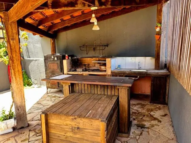 Imagem 9: Casa com 4 Suítes, Piscina e Vista para a Praça no Jardim Cuiabá – 619m² de Terreno