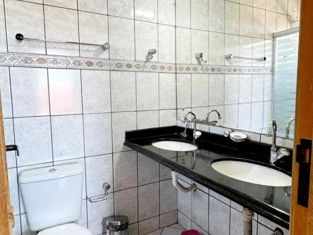 Imagem 15: Casa com 4 Suítes, Piscina e Vista para a Praça no Jardim Cuiabá – 619m² de Terreno