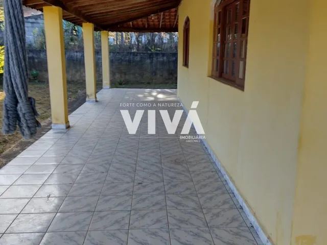 Imagem 3: Chácara com 2000 metros, casa com três dormitórios, duas salas, dois banheiros.