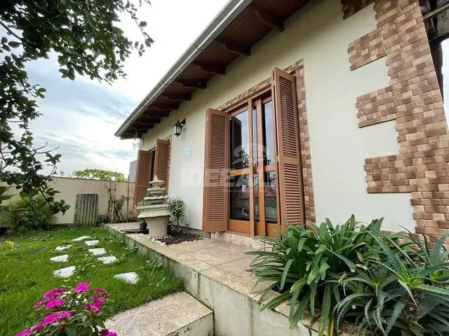 Imagem: Casa para Aluguel, 3 Quartos, 2 Vagas, Berto