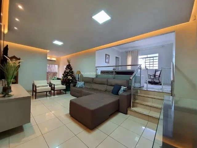 Imagem: Casa À Venda, 3 Quartos, 2 Suítes, 2 Vagas