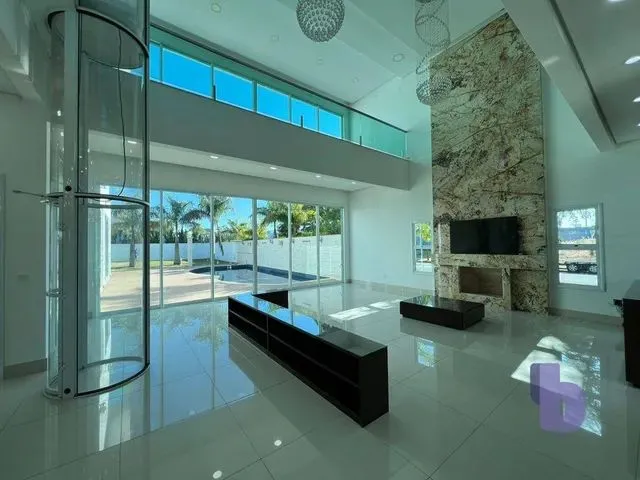 Imagem: Casa com 4 Dormitórios À Venda, 447 M²