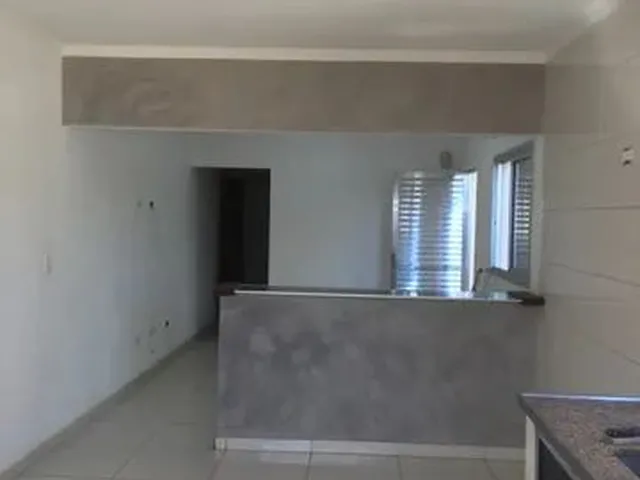 Imagem: A casa possui 1 Dormitório, 1 Banheiro, 50m² de Área e