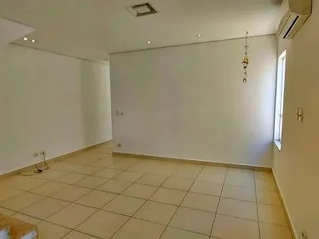Imagem 9: São 3 Dormitórios com Ar Condicionado, Sendo 1 Suíte com Varanda, Lustres E