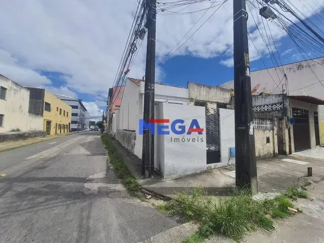 Imagem: Casa com 2 Quartos para Alugar no Centro