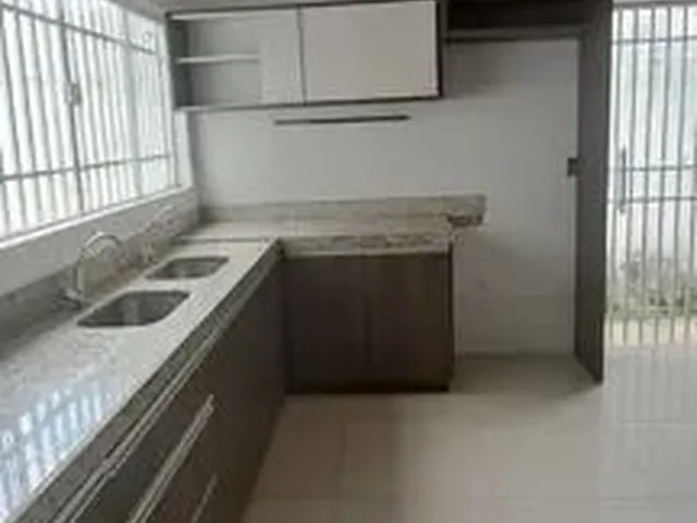 Imagem 1: Irene Aluga Excelente Casa com Piscina