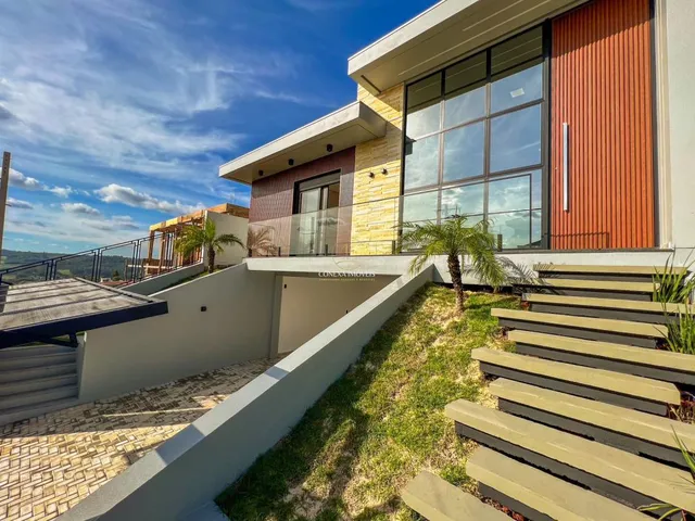 Imagem 6: Linda Casa de Alto Padrão com 3 Dorm. (2 Suítes) e Piscina em Estância Velha