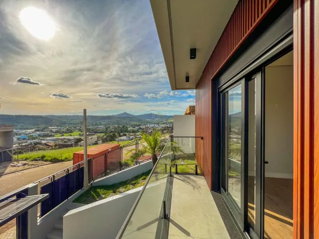 Imagem 10: Linda Casa de Alto Padrão com 3 Dorm. (2 Suítes) e Piscina em Estância Velha