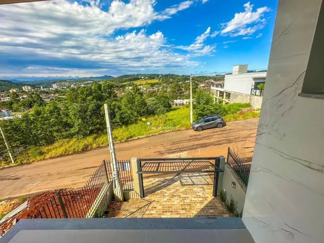 Imagem 7: Sobrado de Alto Padrão com Piscina e 3 Dorm. (1 Suíte) em Estância Velha