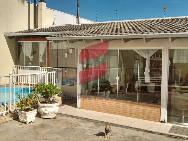 Imagem 8: P> </p> Casa com 4 dormitórios