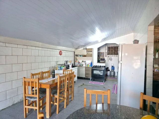Imagem 4: Casa próxima ao mar com amplo terreno
