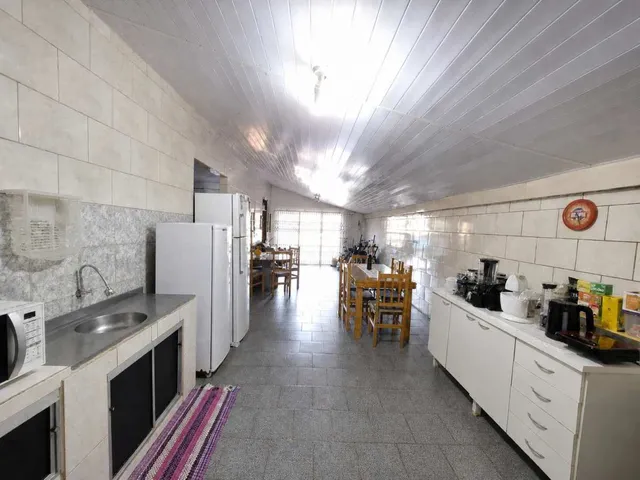 Imagem 7: Casa próxima ao mar com amplo terreno