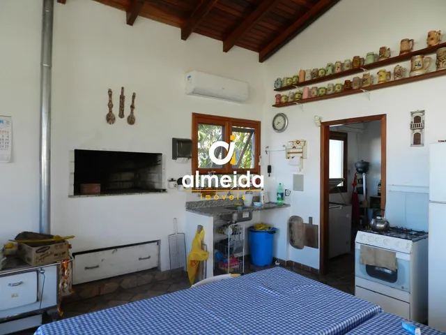 Imagem 9: Casa 3 dormitórios e piscina com área de 3.742m², próximo ao Clube Dores,Bairro