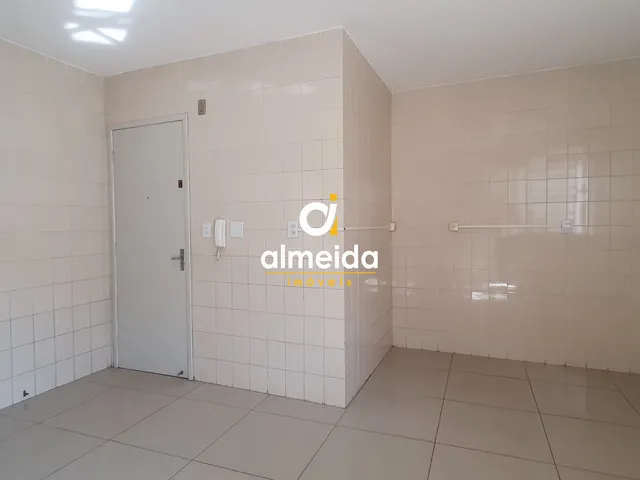 Imagem 2: Apartamento com 2 dormitórios e dependência completa no centro