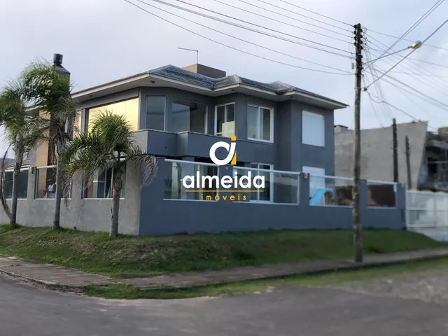 Imagem: LINDA CASA DE ESQUINA EM CAPÃO A UMA QUADRA