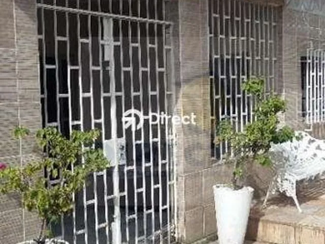 Imagem: A casa possui 4 Dormitórios, 1 Suíte, 3 Banheiros, 5
