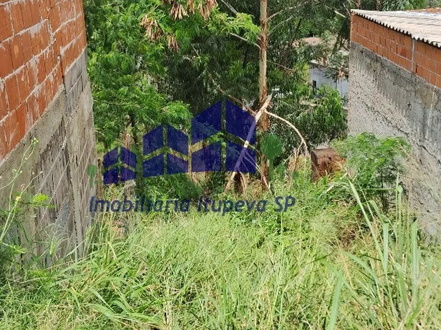 Imagem: O terreno possui 138m² de Área Privada e está localizado