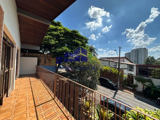 Imagem: A casa possui 3 Dormitórios, 1 Suíte, 3 Banheiros, 4