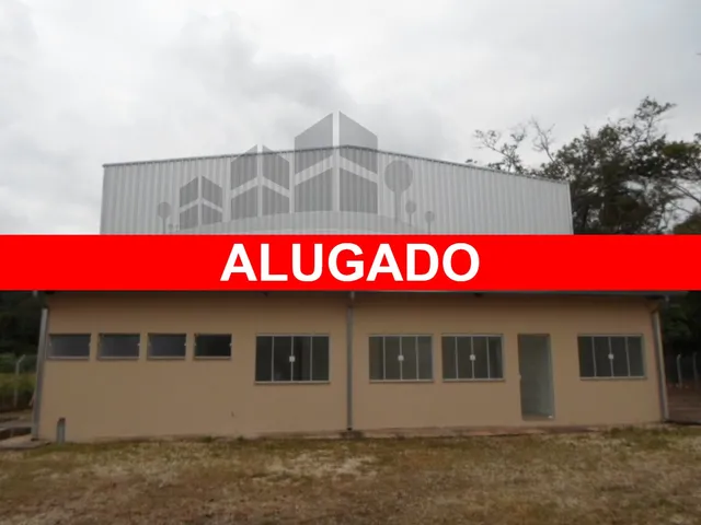Imagem: O depósito possui 3 Banheiros, 450m² de Área e está