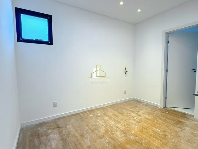 Imagem 12: Casa de luxo em condomínio - 4 quartos, 3 suítes, 1 sala, 5 banheiros - Bairro