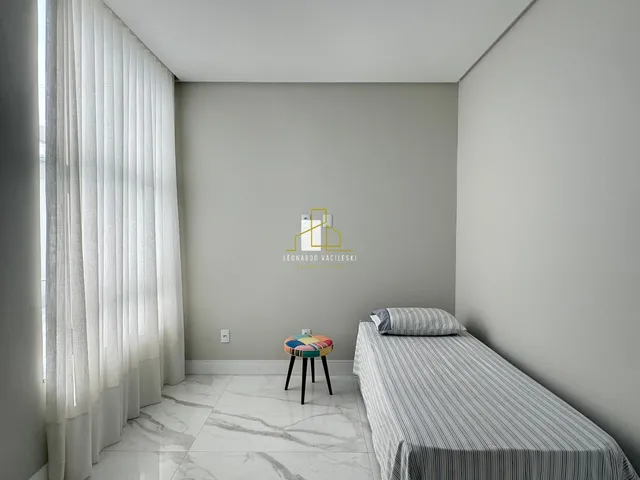 Imagem 2: Imperdível! Casa de 4 quartos, 1 suíte, 1 sala, 3 banheiros, 2 vagas e 300 m² em