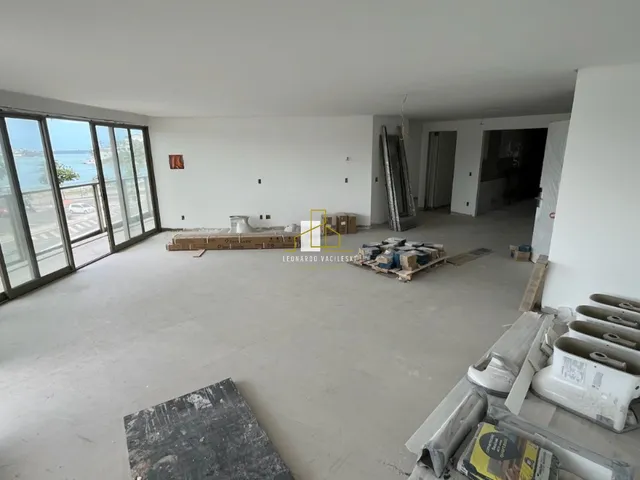Imagem 14: Venda de Luxuoso Apartamento com 4 Suítes e 4 Vagas na Enseada do Suá, Vitória-ES