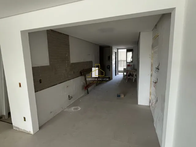 Imagem 7: Venda de Luxuoso Apartamento com 4 Suítes e 4 Vagas na Enseada do Suá, Vitória-ES