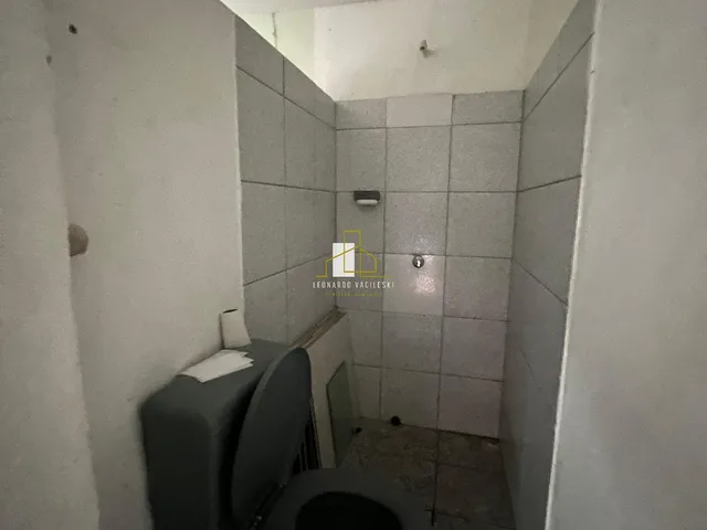 Imagem 2: Loja com mezanino em Jardim Camburi, a venda por R$ 300.000,00