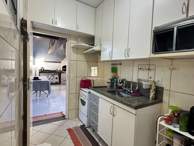 Imagem 13: Casa linear em condomínio fechado, com 3 quartos e 1 suíte, à venda por R$ 970.000,00