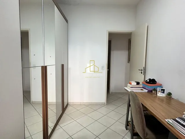 Imagem 2: Casa linear em condomínio fechado, com 3 quartos e 1 suíte, à venda por R$ 970.000,00