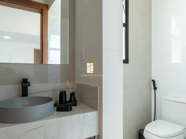 Imagem 11: Casa de Luxo em Condomínio à Venda em Alphaville Jacuhy - 5 Quartos, 4 Suítes, 4 Vagas