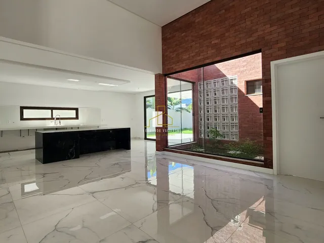 Imagem: Casa de Luxo em Condomínio à Venda em