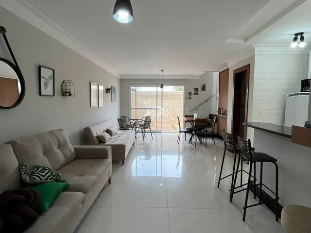Imagem: Casa duplex em condomínio fechado, com