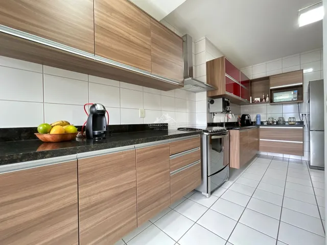 Imagem 7: Apartamento de 3 Quartos com 3 Suítes e 2 Vagas de Garagem no Edifício Caiobás