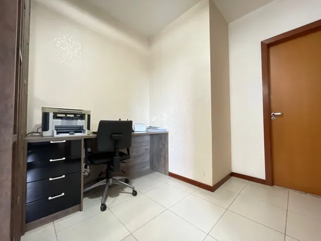 Imagem 2: Apartamento de 3 Quartos com 3 Suítes e 2 Vagas de Garagem no Edifício Caiobás