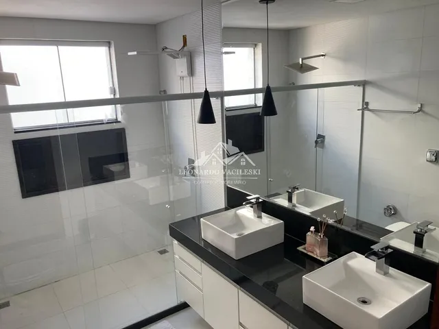 Imagem 3: CASA DUPLEX EM ALPHAVILLE JACUHY COM 4 QUARTOS E AREÁ GOURMET COM PISCINA!