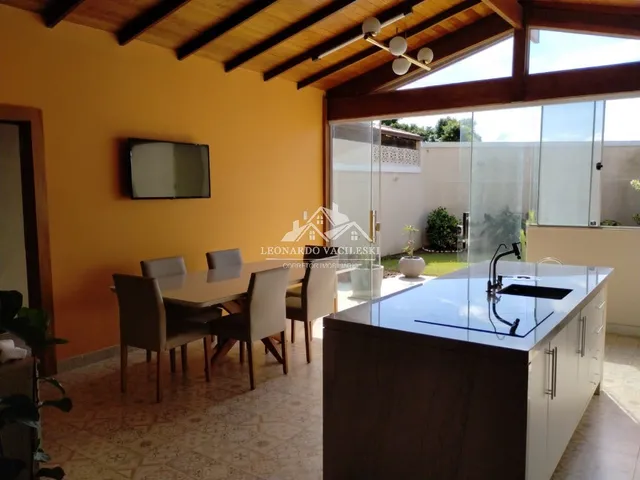 Imagem 4: LINDA CASA COM QUINTAL Á VENDA EM VILA DOS PÁSSAROS - MORADA DE LARANJEIRAS