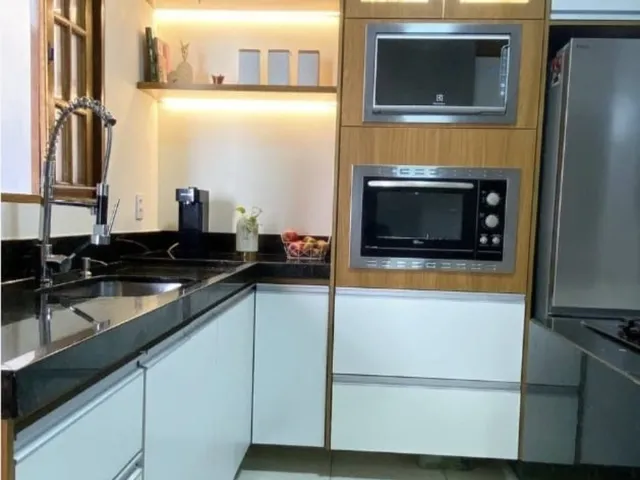 Imagem: A casa possui 2 Dormitórios, 1 Suíte, 2 Banheiros, 2