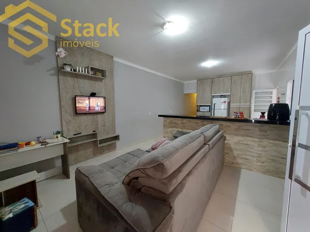 Imagem: A casa possui 2 Dormitórios, 1 Banheiro, 2 Vagas na