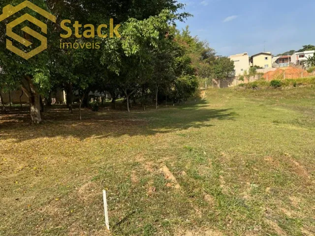 Imagem: O terreno possui 429m² de Área Privada e está localizado